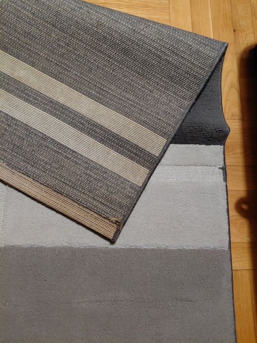 Продавам килими- тип шаги и друг тип цвят сив