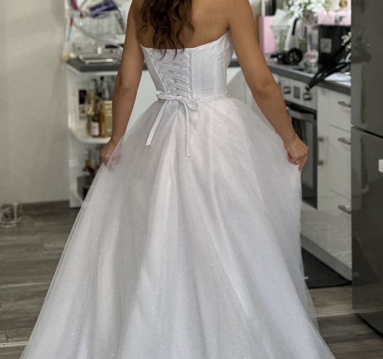 Бяла булчинска рокля