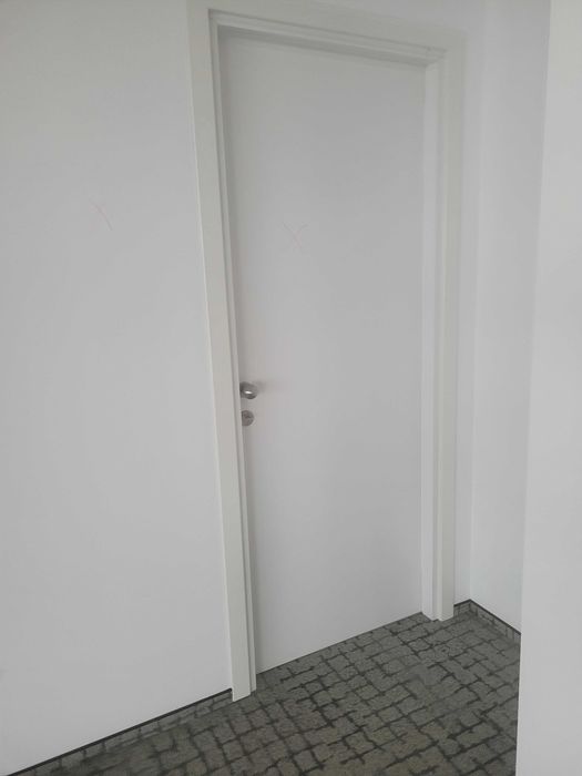 Продавам бели врати