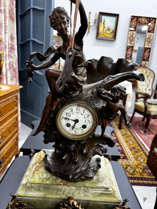 Продам часы 19 век