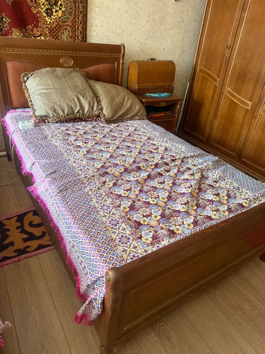 Односпальная кровать с тумбой