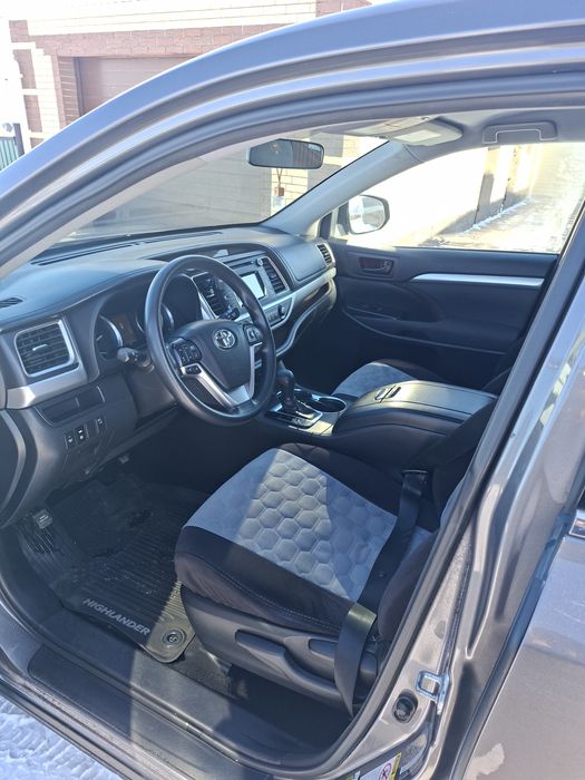 Продам машину ..