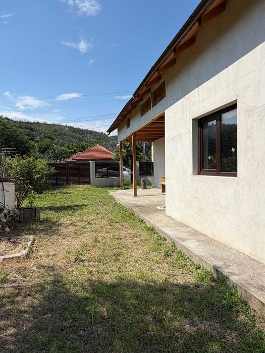 Casa + Mansarda de vanzare, Teren 1480mp, Gard beton