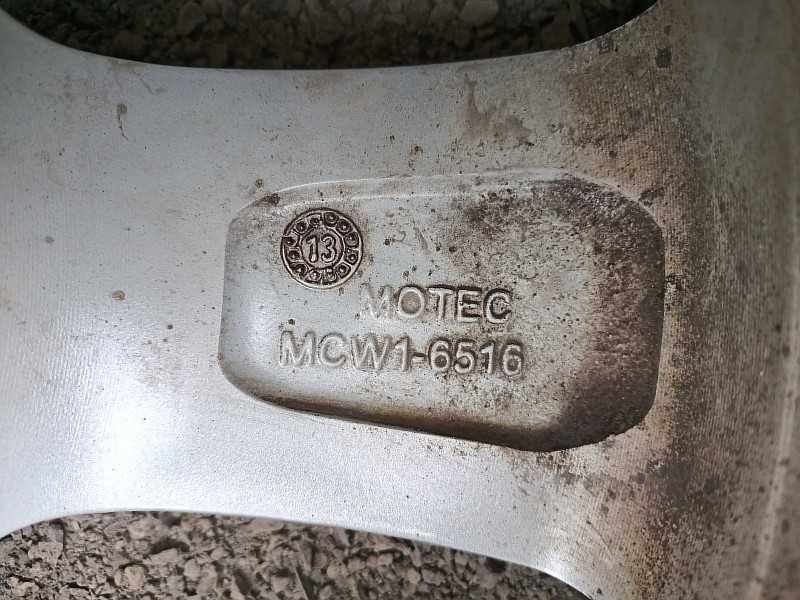 Продам оригинальные легкосплавные диски на Audi 100.