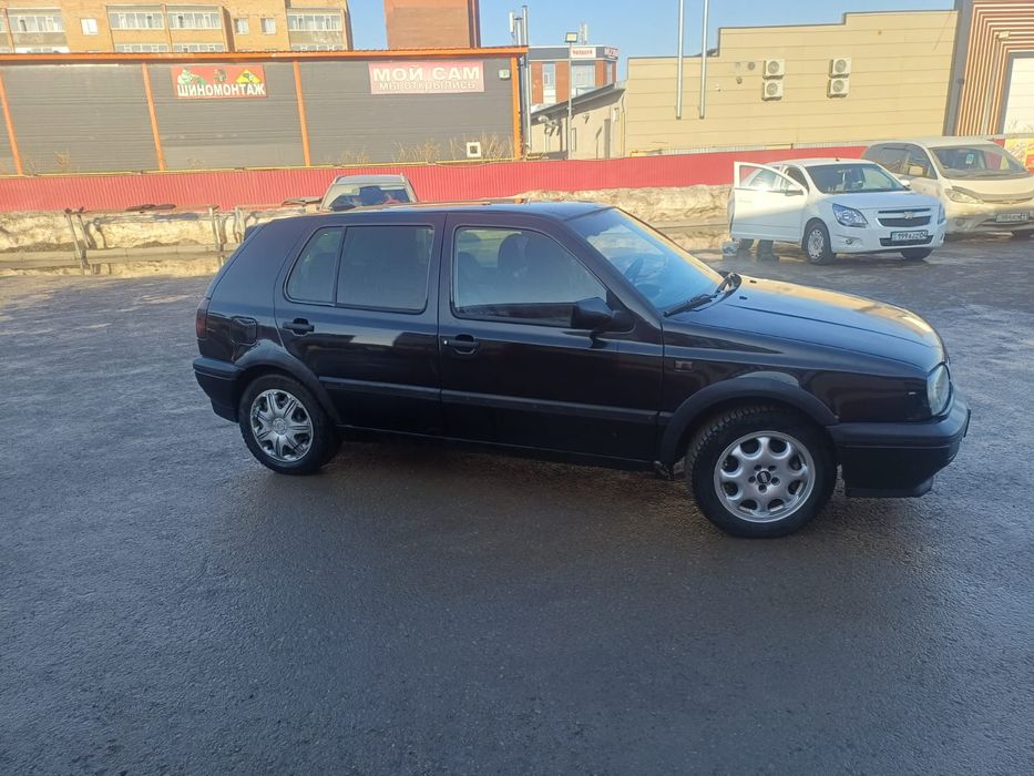 Продам Фольксваген Гольф 1992г объем 2.0