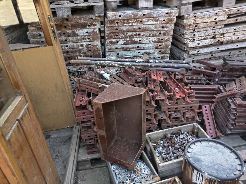 Продавам метален кофраж - универсал