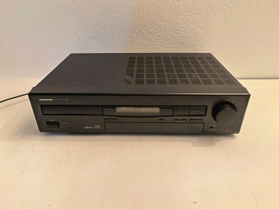 CD receiver Onkyo CR 70R amplificare