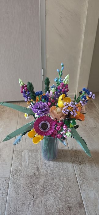 Сглобено Lego букет цветя