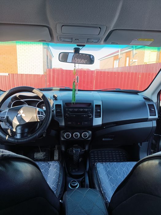 Митсубиси аутлендер