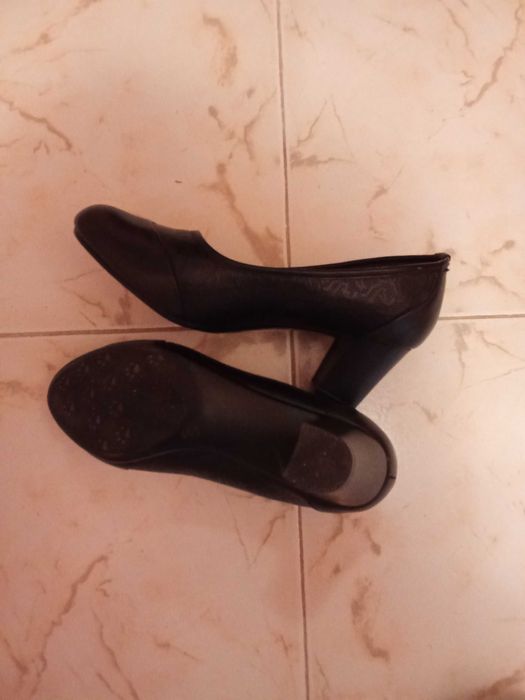 Черни елегантни обувки с дебел ток 38 размер