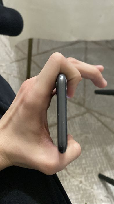 продается айфон 11