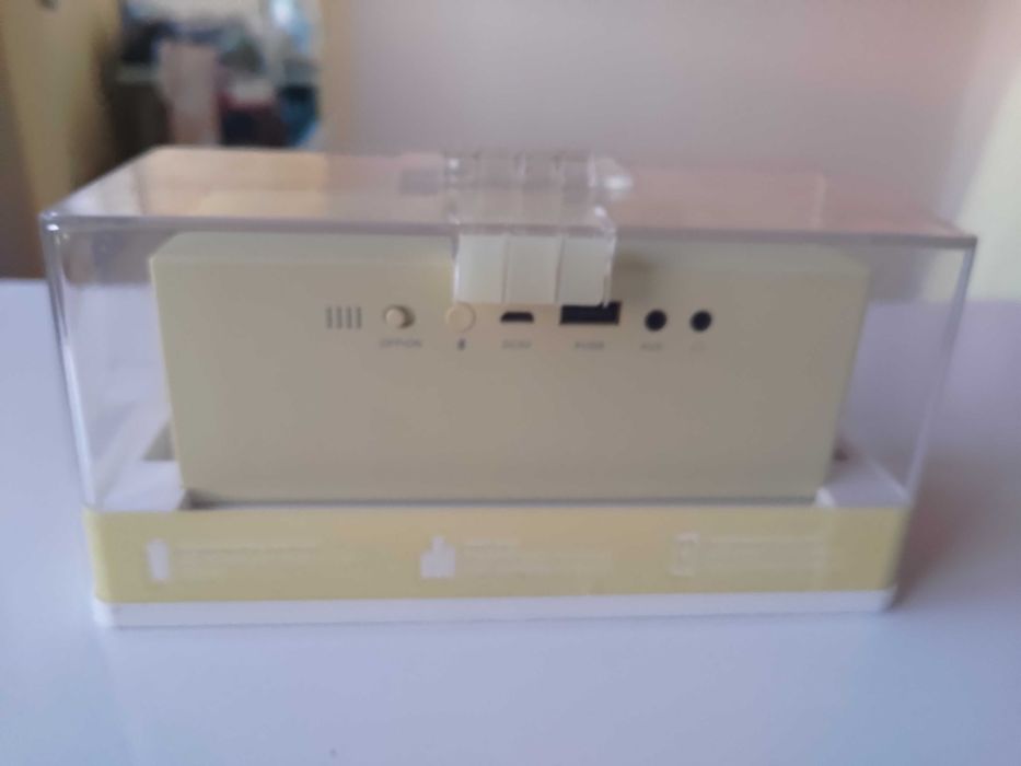 Чисто нова преносима тонколонка Fresh'n Rebel Rockbox Brick FabriqEdit