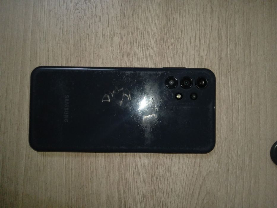 Продам смартфон Samsung galaxy A13 4/128 GB