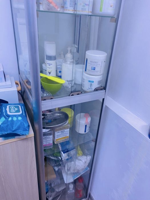 Шкаф стойка стеклянная