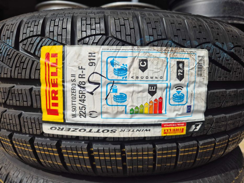 2 Anvelope M+S IARNA - 225/45/18 91H RFT XL - OEM BMW - PIRELLI W Sottozero S II - NOU - DOT 2015 !