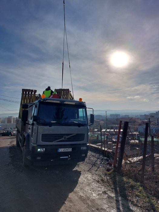 Transport camion cu macara Transport basculabil