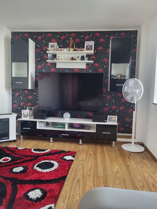 Mobilier living alb-negru