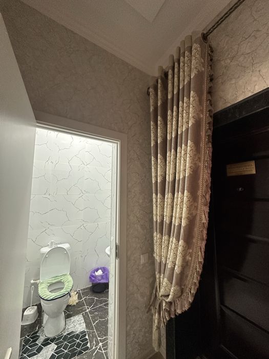 Uy sotiladi keles novostroyka 9 etaj 65 kvadrat  2 xona