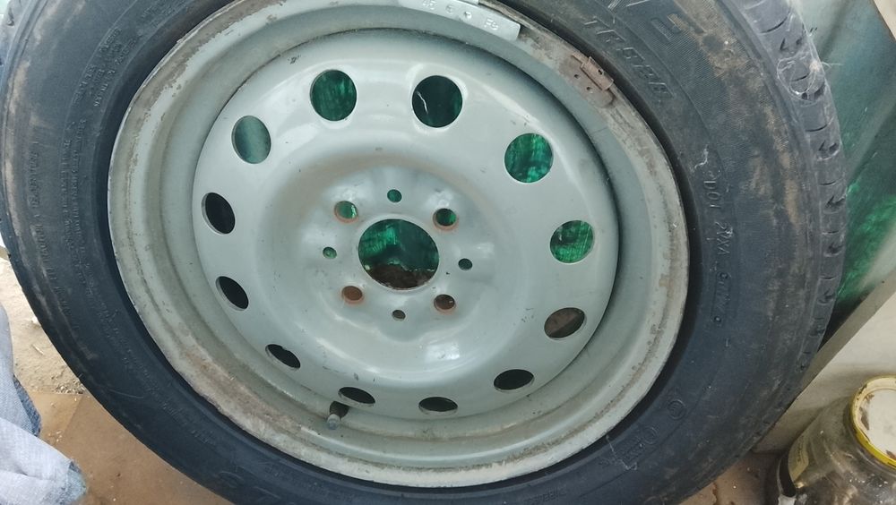 Шину с диском 185/60R14