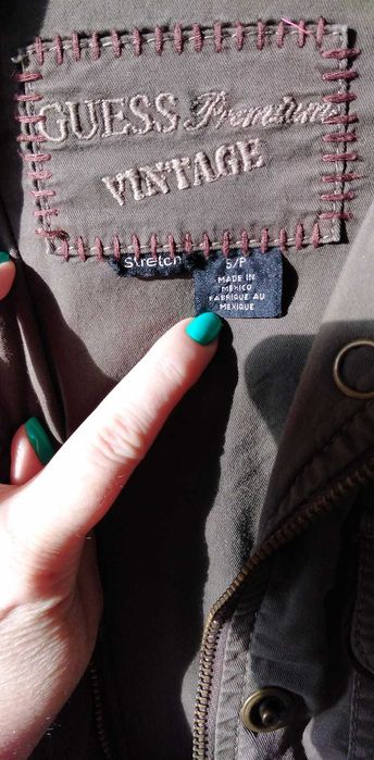 Оригинално ново дамско яке GUESS. Размер S/P. Отговаря на XS.