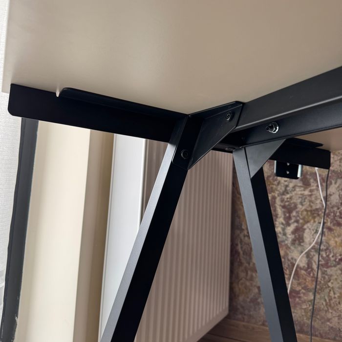 Birou TROTTEN IKEA  120x70 cm, în stare perfectă