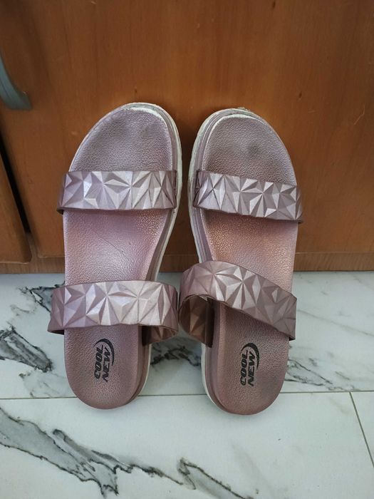 Летни чехли за плаж или басейн