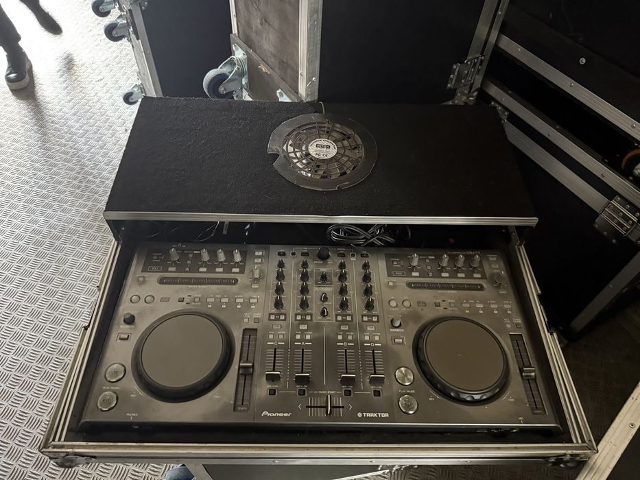 Consola dj Pioneer DDJ T1 + Case