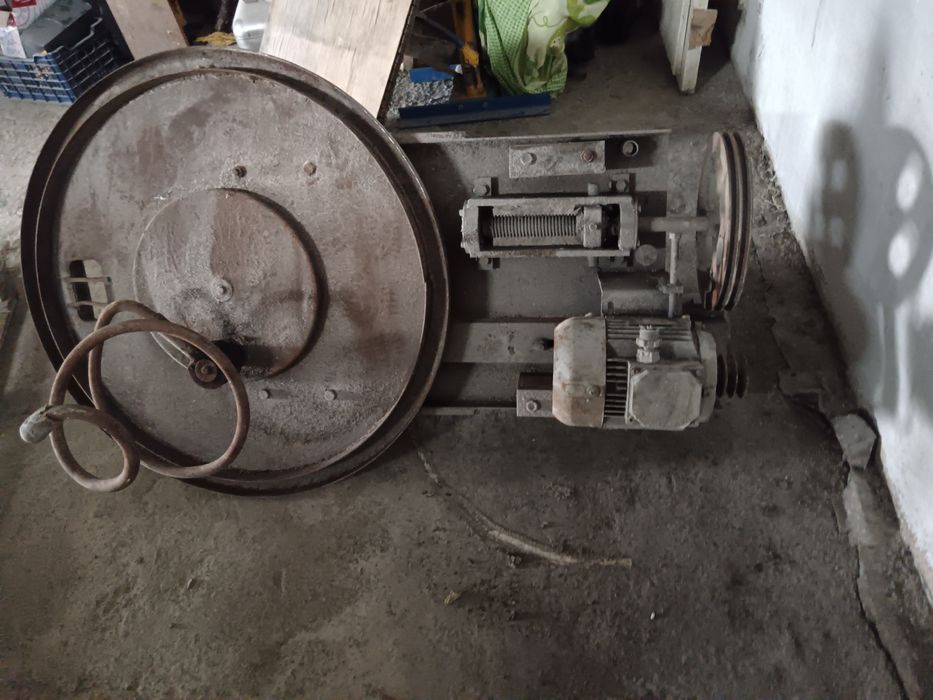 Тесто мес для пекарьни