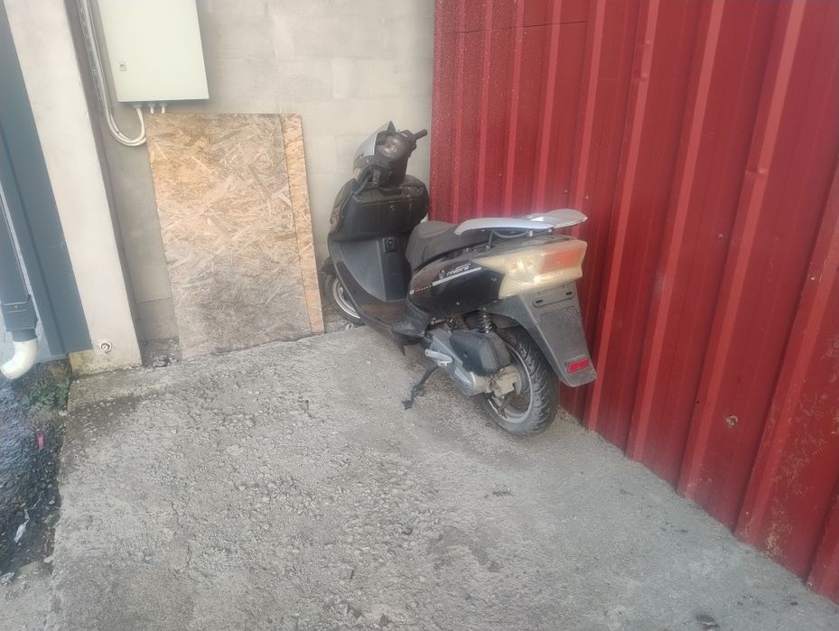 Vând scuter 49cc