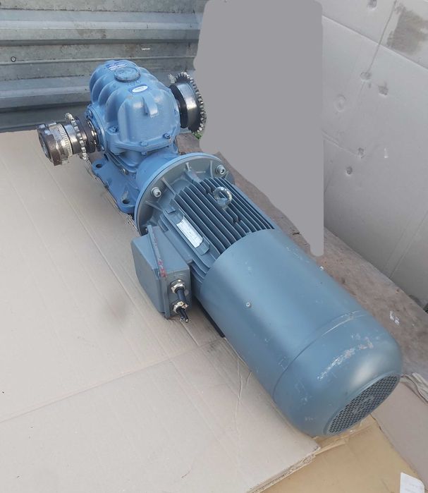 Motor cu Reductor 10.7 kw Forță 380v