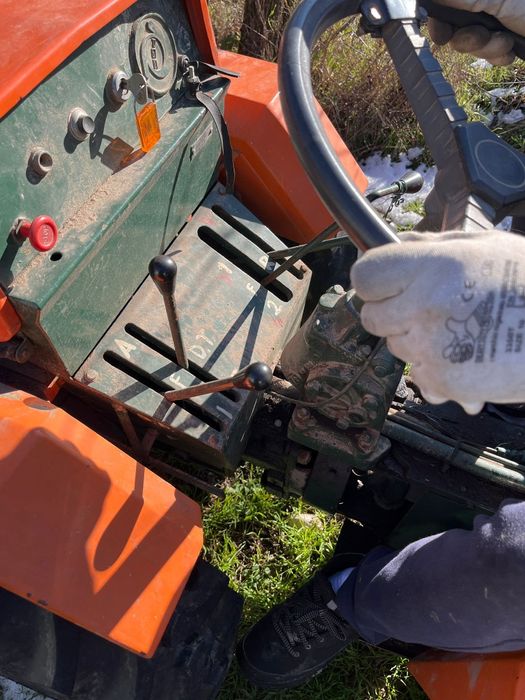 Tractor cu remorca basculabila