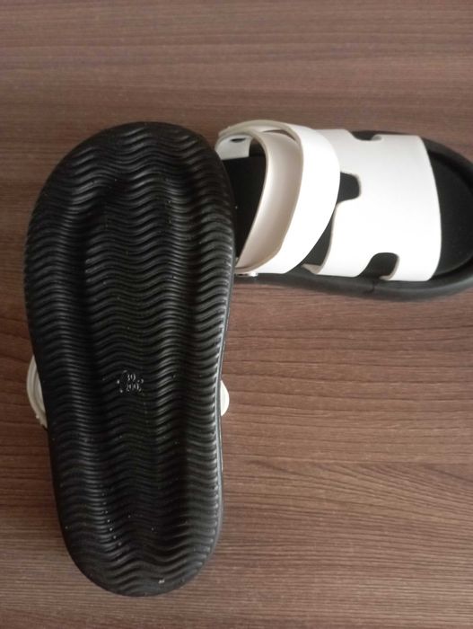 Сандалии на мальчика новые