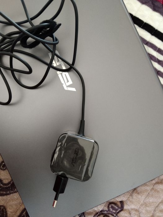 Ноутбук ASUS. Почти новый