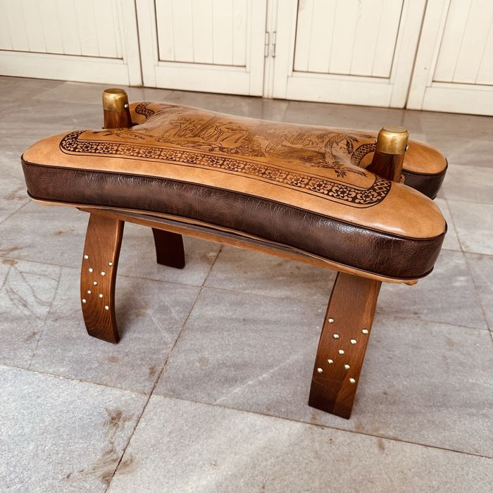 Ръчно изработена ориенталска табуретка от естествена кожа