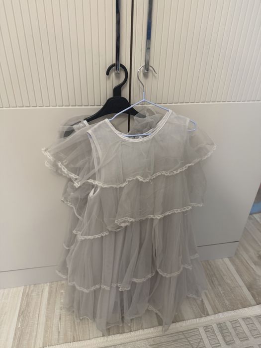 Продам платья для близняшек