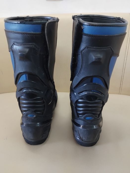 Ботуши за мотор номер 44