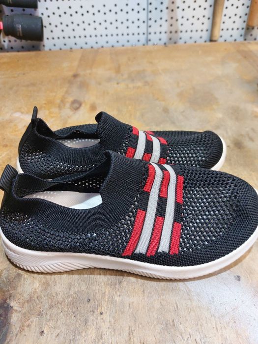 Продам детскую обувь