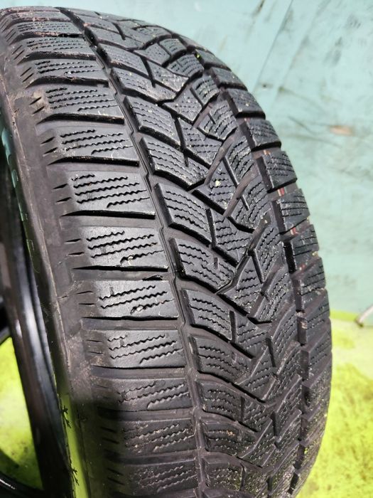 2 бр зимни 205/60/16 Dunlop