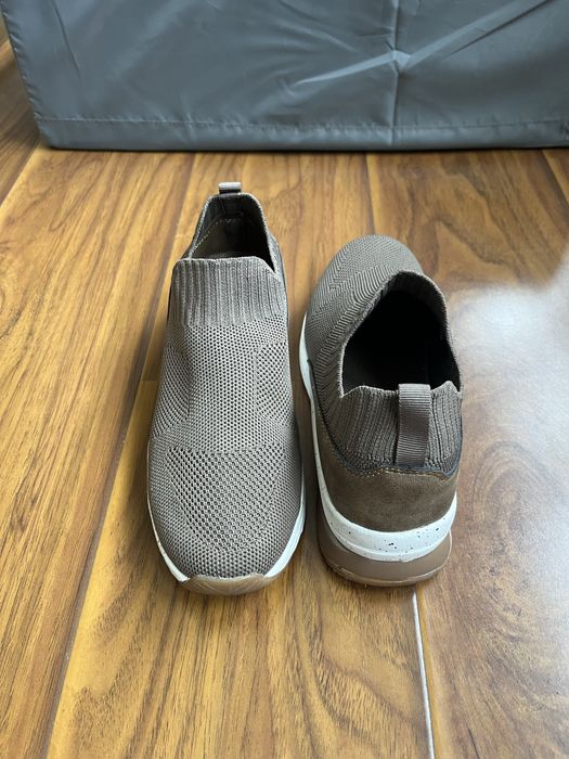Продаюися кроссрвки. Размер 36