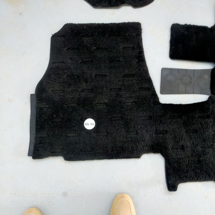 Полик на делика д5