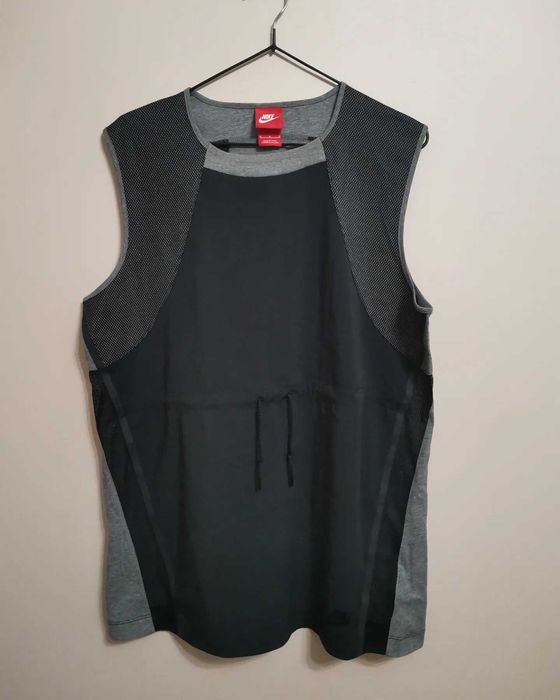 The North Face T-Shirt.Nike WMNS Bonded Top.