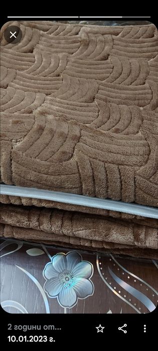 Противохлъзгащи постелки за дивани