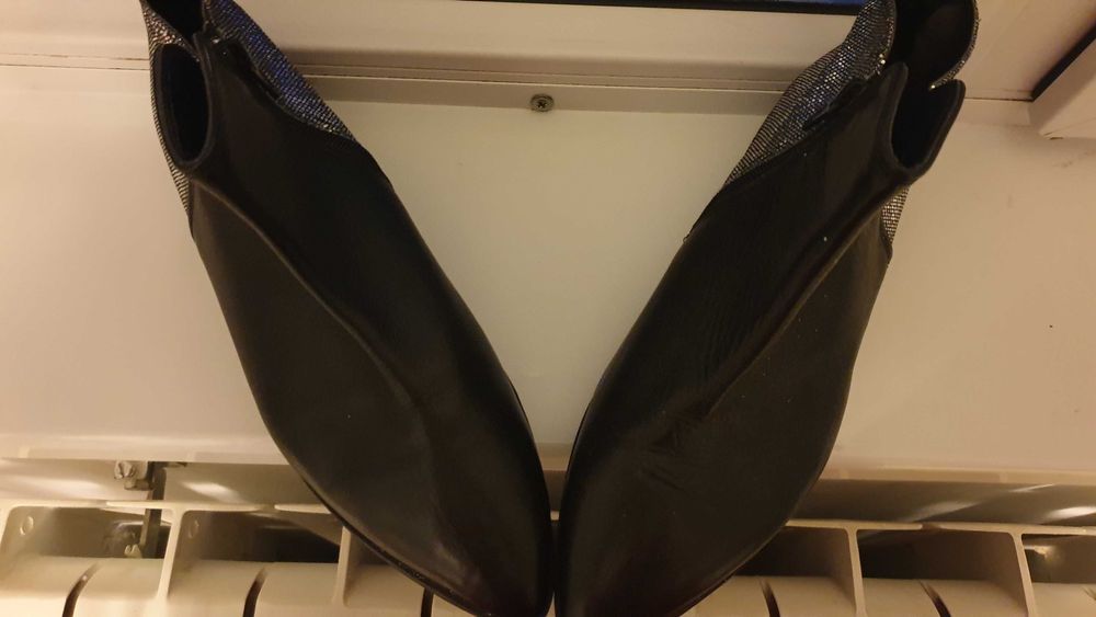 Vand cizme scurte de piele