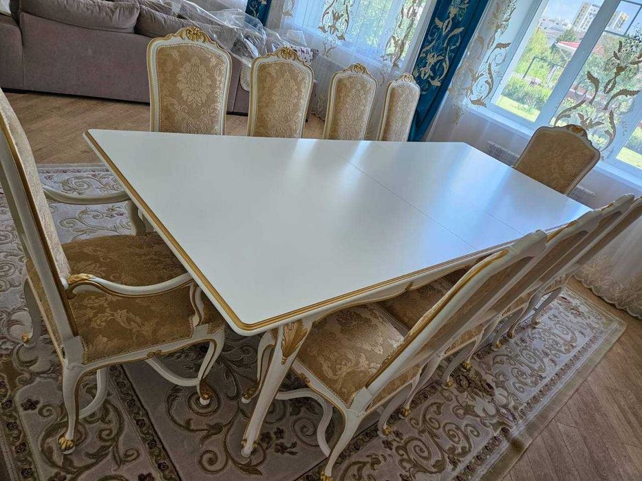 Стол и стулья для гостиной