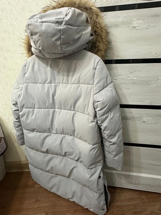 Продаю зимнюю детскую куртку девочка