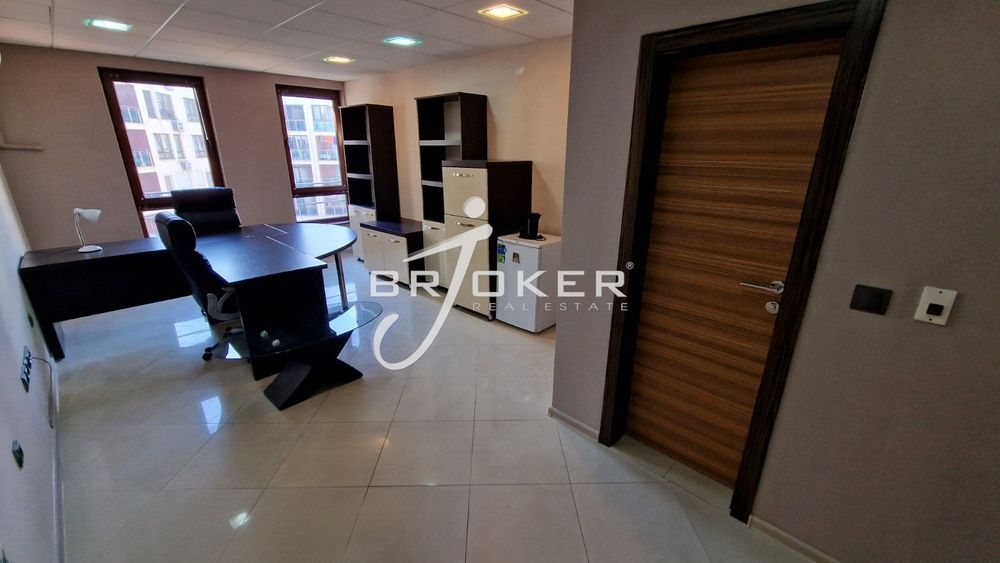 Дава се под наем Офис в Кърджали, Център - 35 кв.м за 214.2 € - Снимка #2