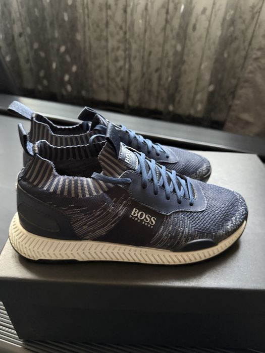 Snekers Boss originali Calitate stare Perfecta !!