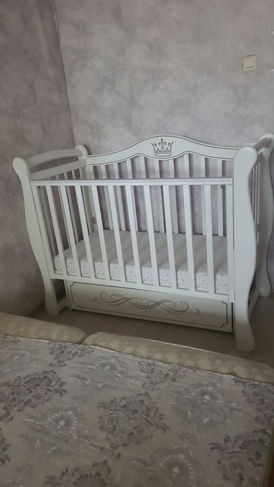 Продаётся детская кровать и комод