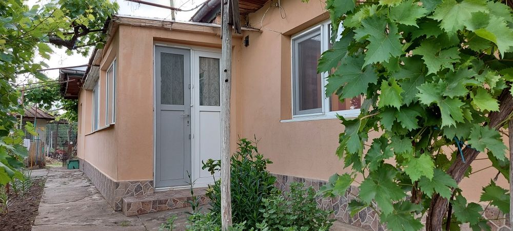 Casa batraneasca de vanzare (Teilor / 67)