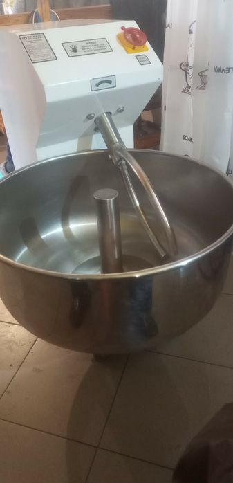 Продава се тестомесачка